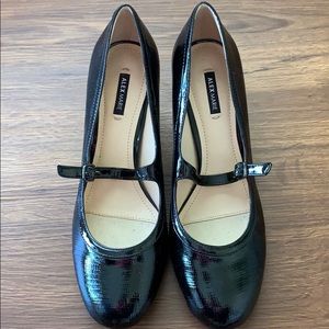 Black Alex Marie heels!!